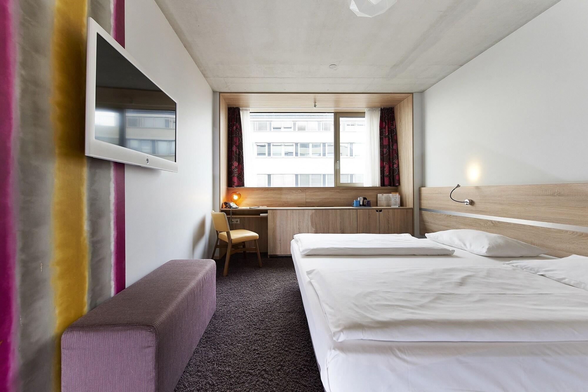 Simm'S Hotel - Cityhotel Next To Metro U3 Wina Bagian luar foto