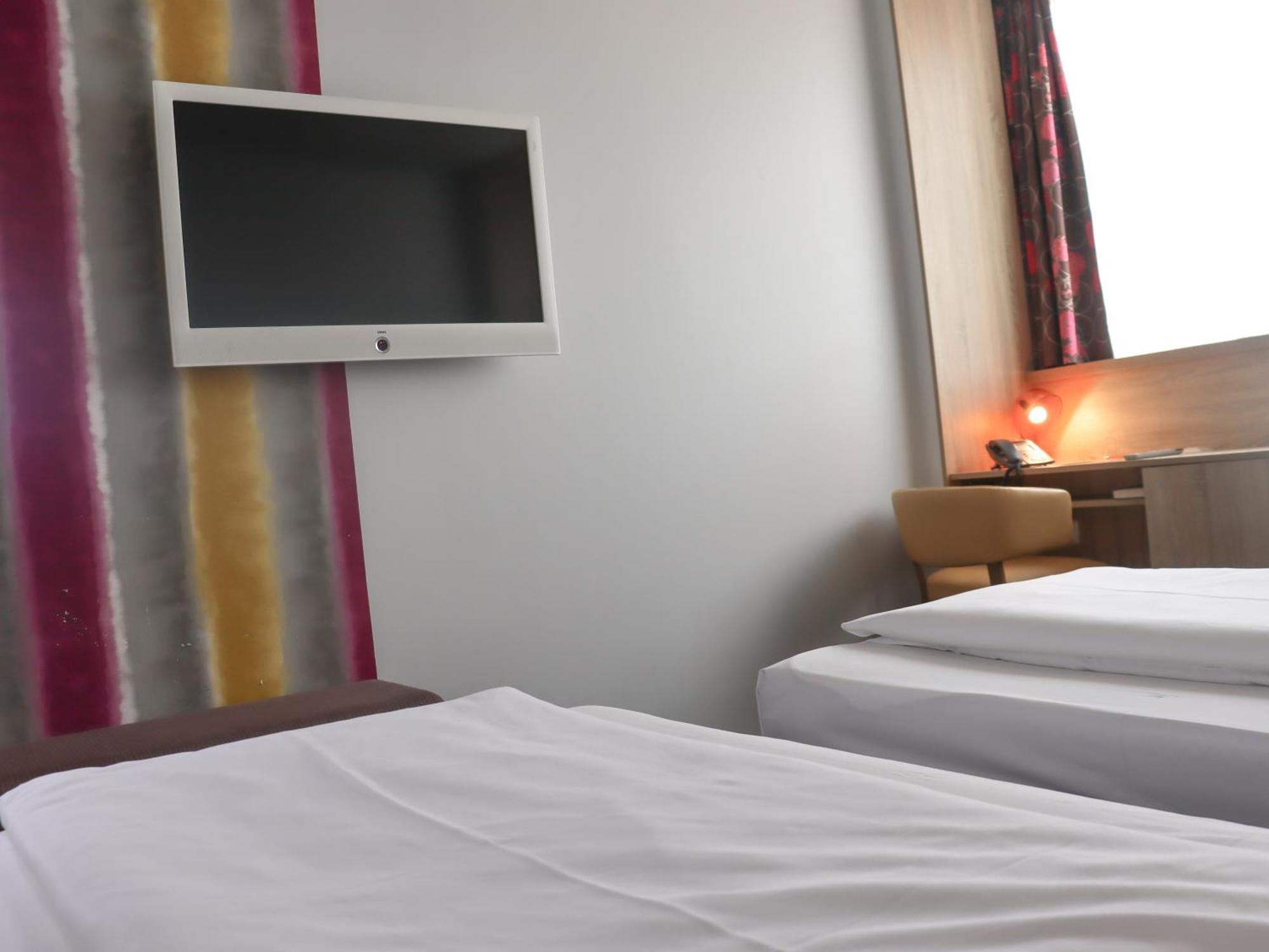 Simm'S Hotel - Cityhotel Next To Metro U3 Wina Bagian luar foto